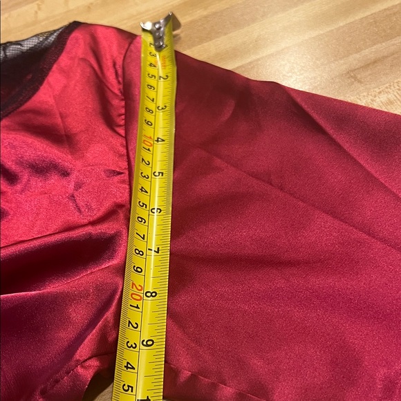 Small Sexy Red Satin Lace Trim Robe. - Picture 6 of 6